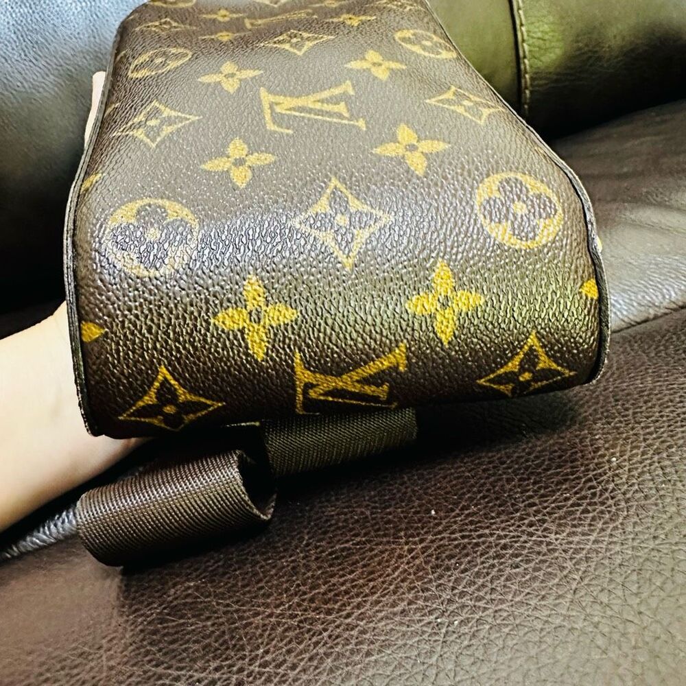 Louis Vuitton Geronimos Belt Bag Monogram - Picture 3 of 16